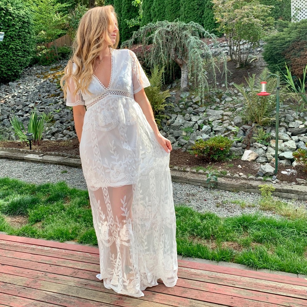 SOLD- ✨White Lace Overlay Maxi Dress ✨